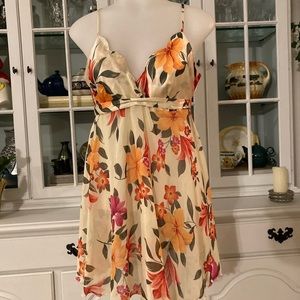 VICTORIA’S SECRET floral sleepwear.​